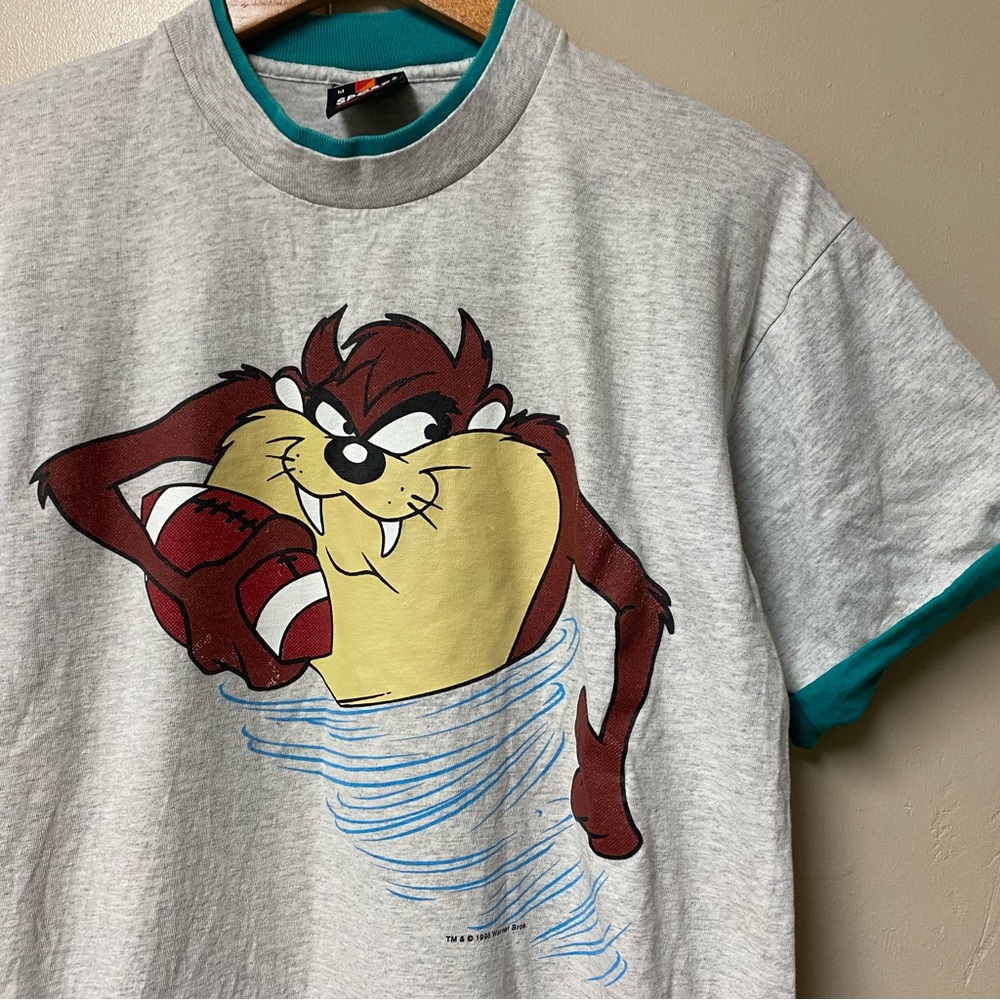 Vintage Looney tunes Taz football shirt size medium